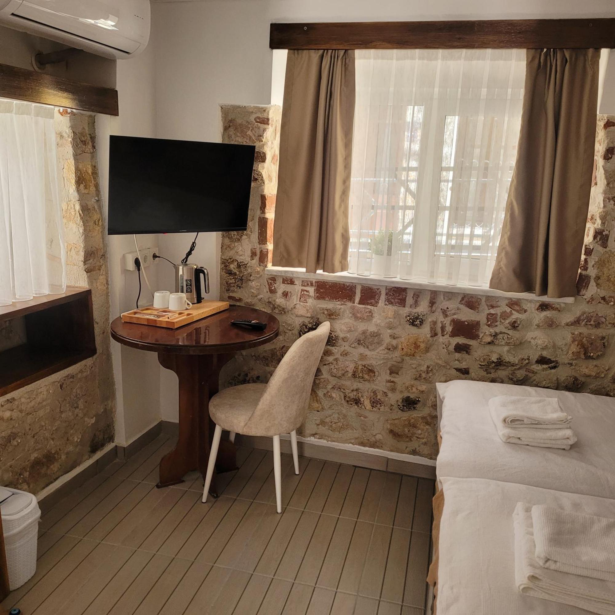 Otelia Pansiyon Ayvalik Ruang foto